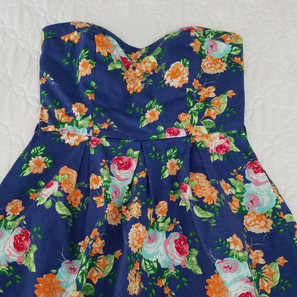 Strapless Hawaiian Dress - Picture 2 of 3